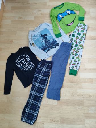 3 Pyjamas Gr. 128/134