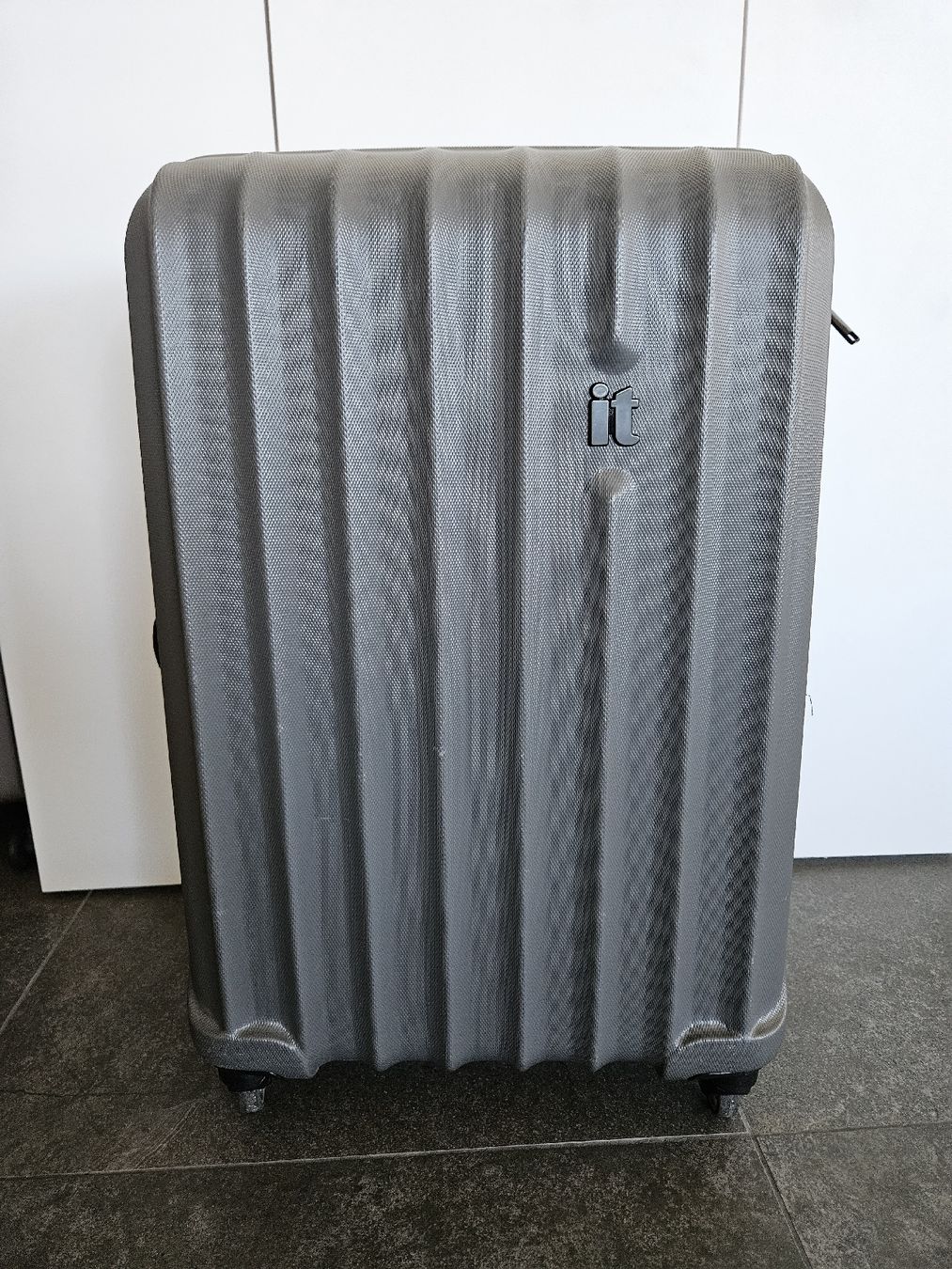 Valigie: It - Valise à roulettes – Usato da Bussigny venduto da niwa_mikan