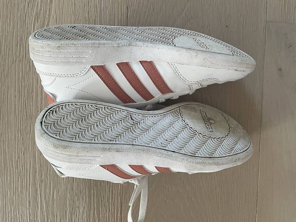 Herrenschuhe: Adidas Sneaker Turnschuh Grösse 38.5 – Gebraucht aus Weite von POster9476 1