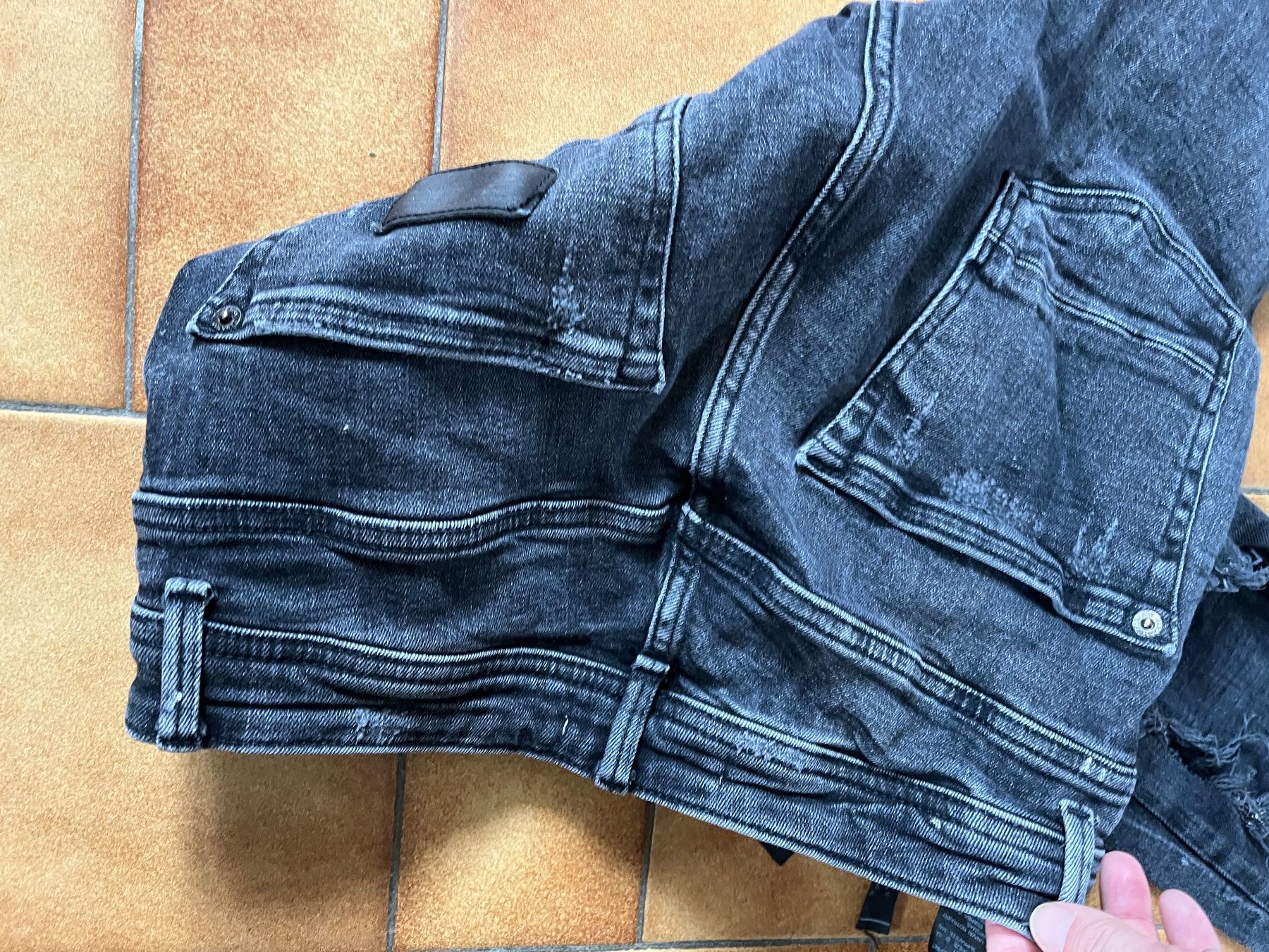 Zara Hosen: Pantalon Zara Taille euro 40 – Gebraucht aus Veyrier von kimedovapa 2