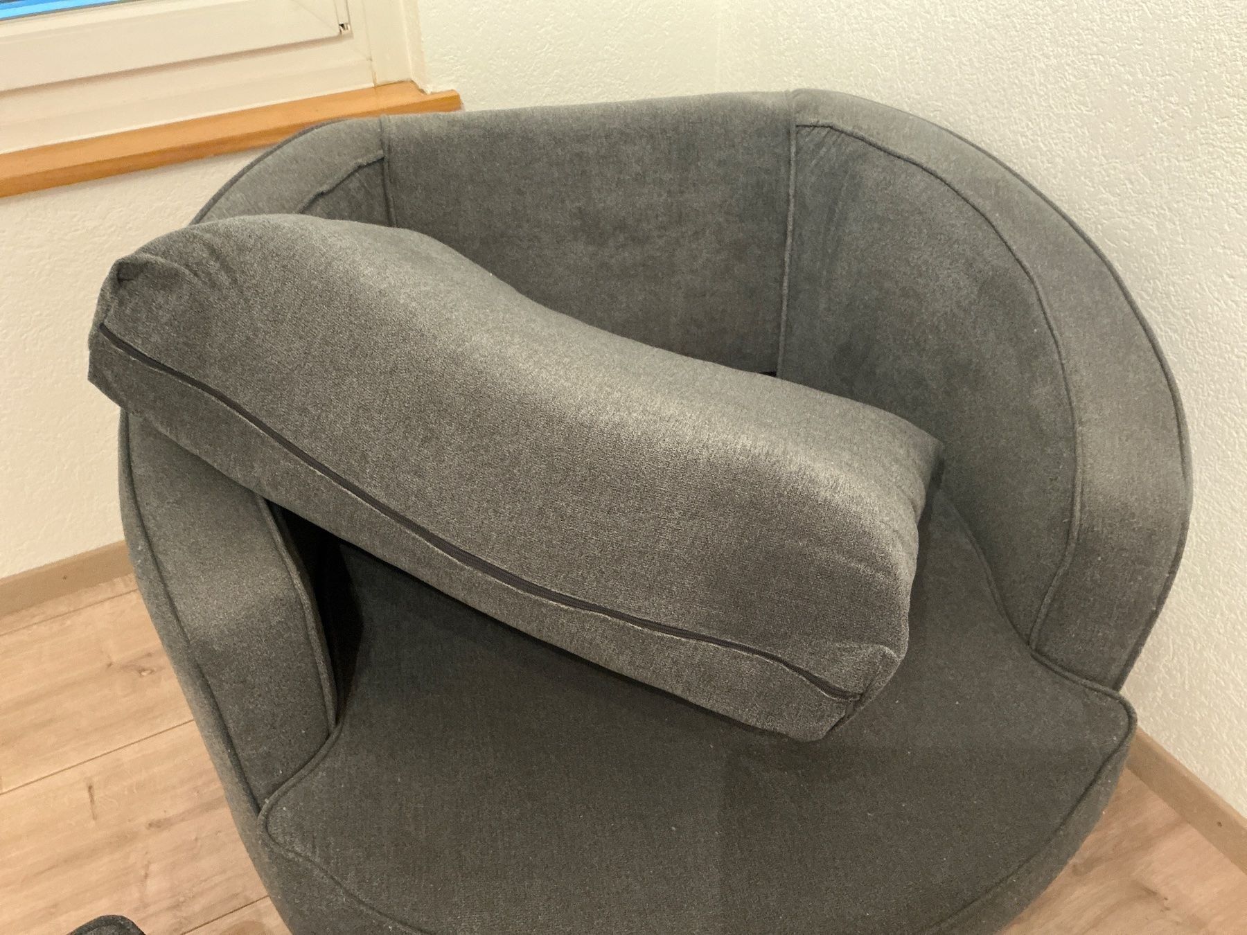 Sessel: Runder Sessel mit Hocker grau – Gebraucht aus Dotzigen von Trucker7 2