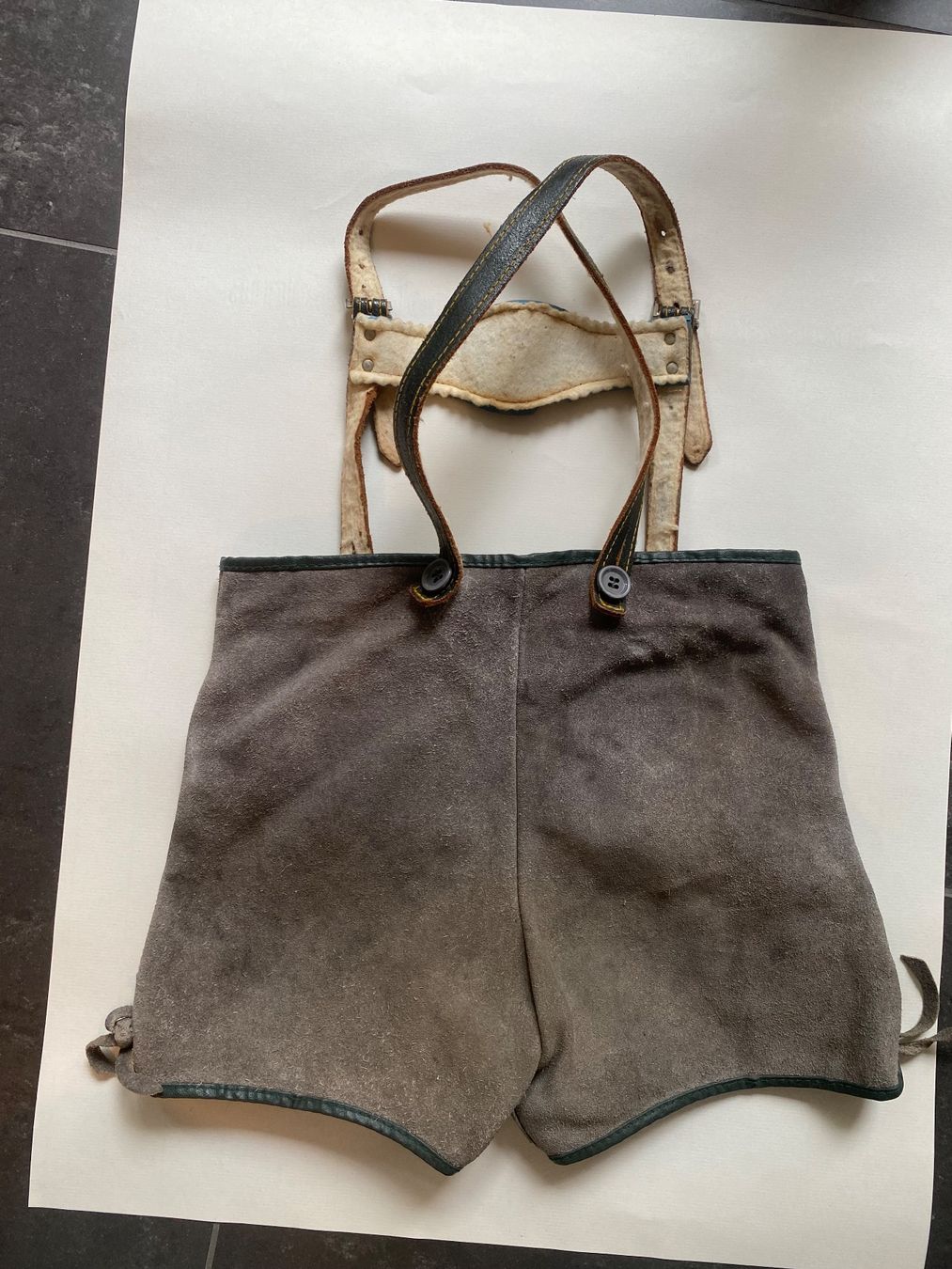 Costumi: Lederhose Oktoberfest Kinder – Usato da Winterthur venduto da Winterthurer123 2