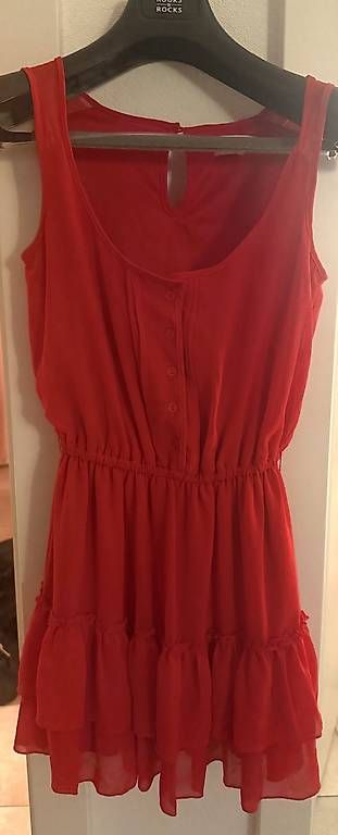 Bershka Robes: Rotes Kleid von Bershka – D'occasion à Zürich par ama_j5cz