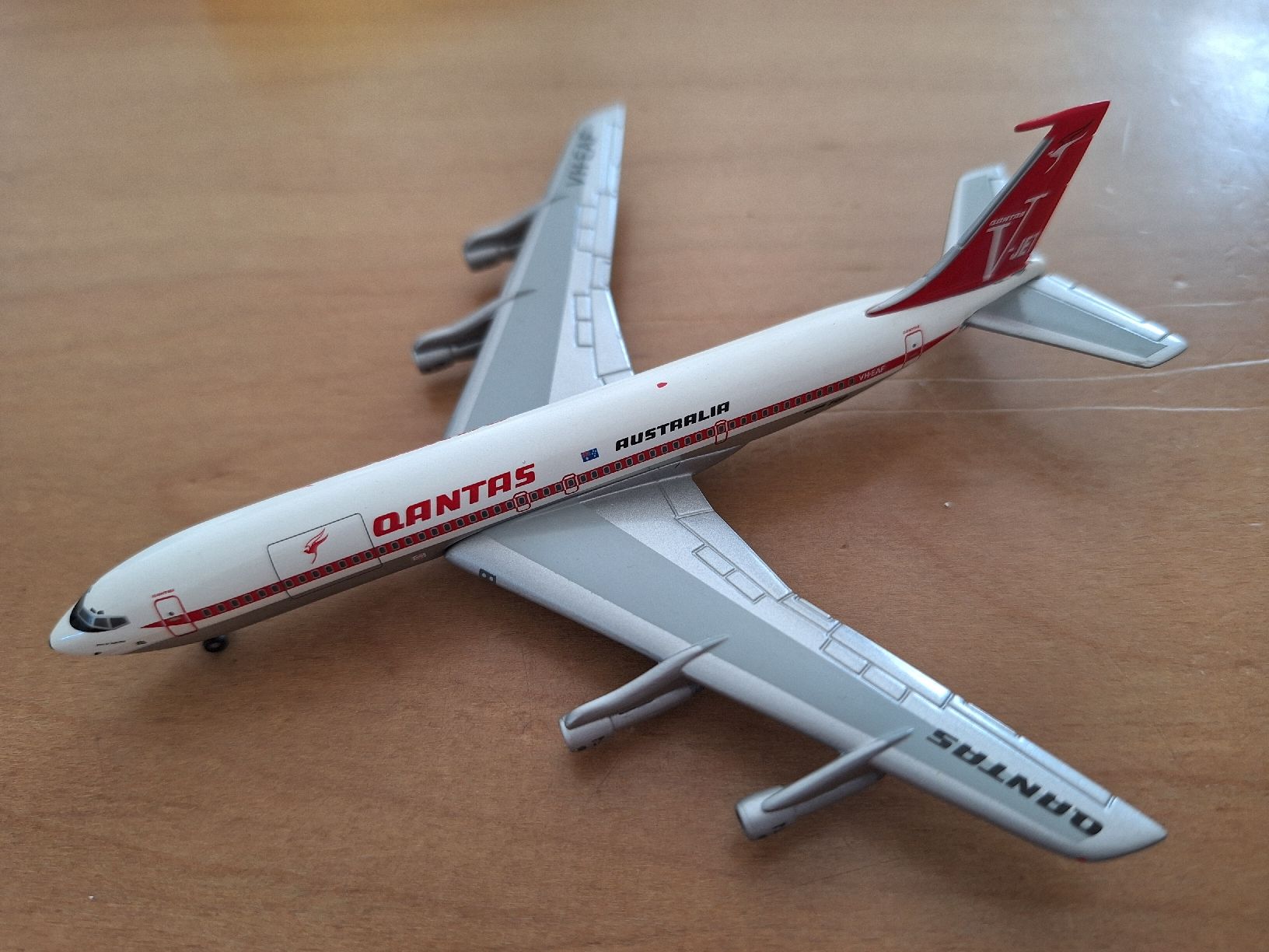Boeing Kit di modellismo & Modellini statici: Qantas Boeing 707  1:400 VH-EAF – Usato da Sargans venduto da nicsam1815 1