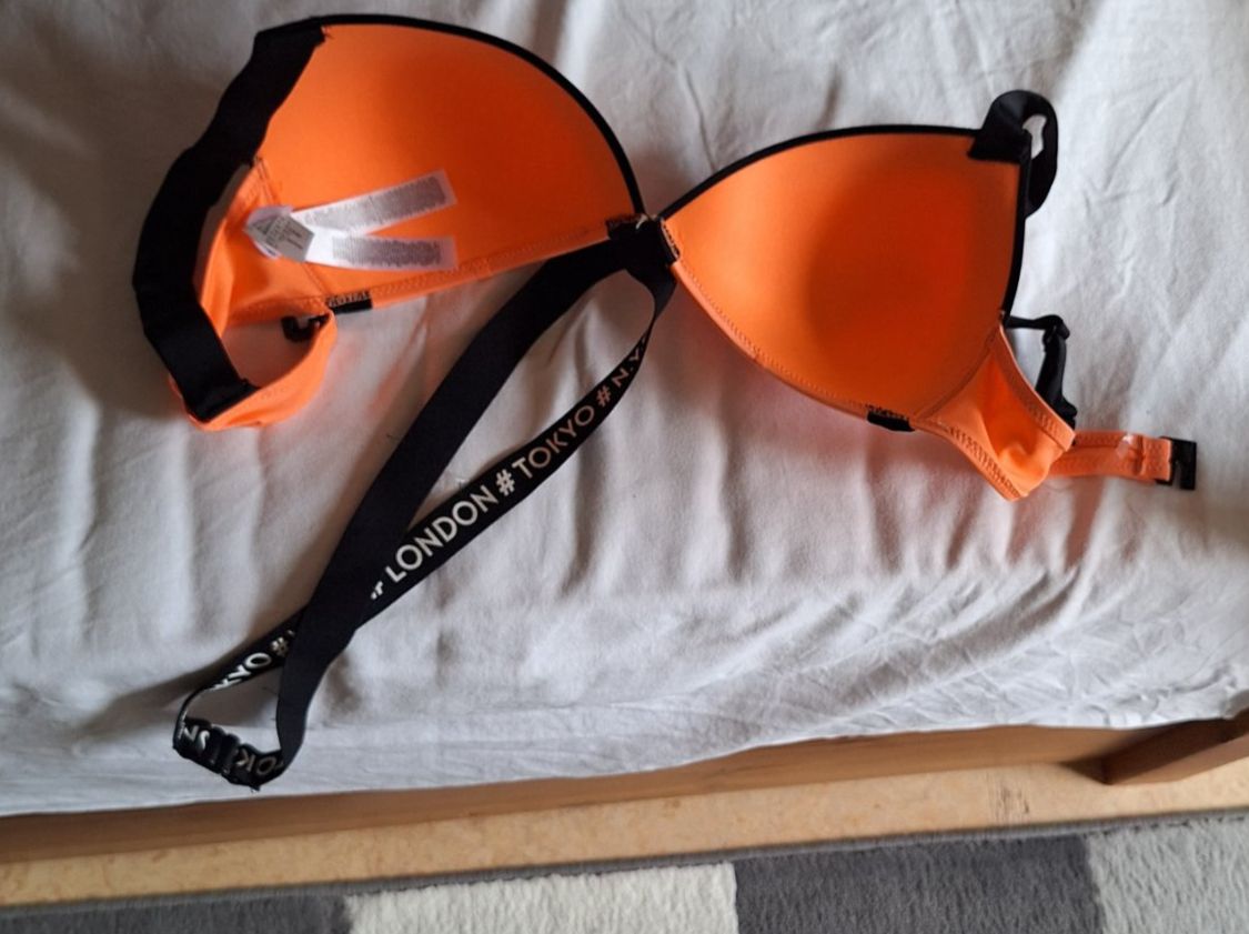 Costumi da bagno & Bikini: 2 Bikinioberteile, Gr. 42 – Nuovo (secondo la descrizione) da Aesch BL venduto da sar_j59l 6