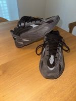 Adidas Yeezy Boost 700 V2 „Vanta“ Gr. 42 ⅔ – s.g. Zustand