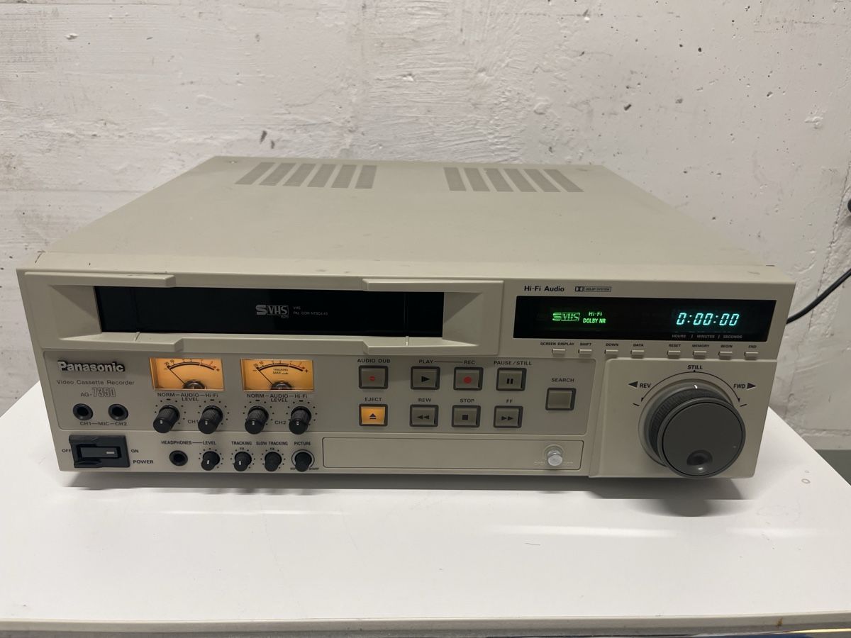 Panasonic Registratori: Videorecorder Panasonic AG-7350-E S-VHS Profi-Gerät – Usato da Dettighofen venduto da Moshop