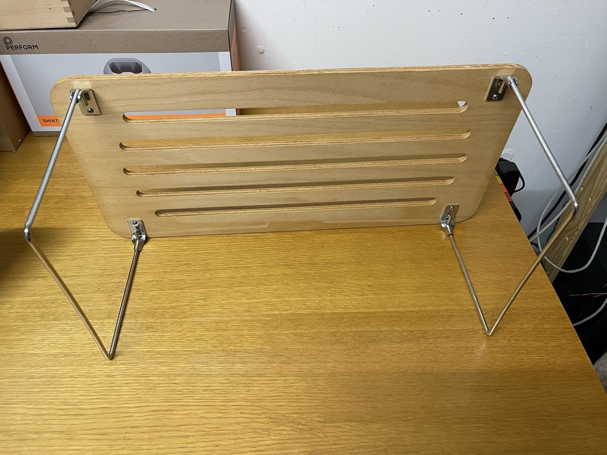 Autres accessoires pour ordinateurs: Holztablett, Betttablett, Frühstücktablett – D'occasion à Spreitenbach par R_1691 1