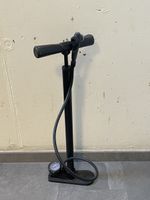 Velopumpe mit Druckanzeige