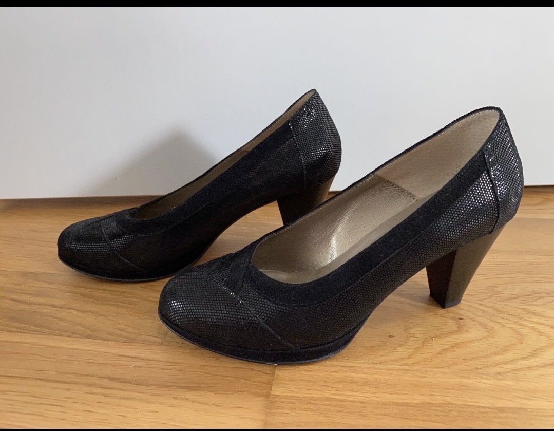 Chaussures femmes: A vendre chaussures en cuir  – D'occasion à Collombey par MarySaEst. 1