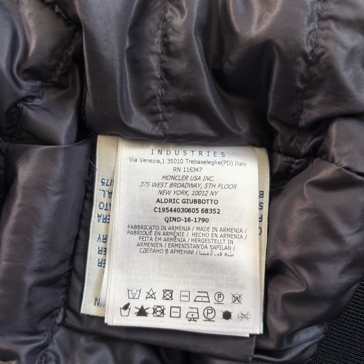 Moncler Vestes & Manteaux: Moncler Kinderjacke  – D'occasion à Illnau par Eila6 6