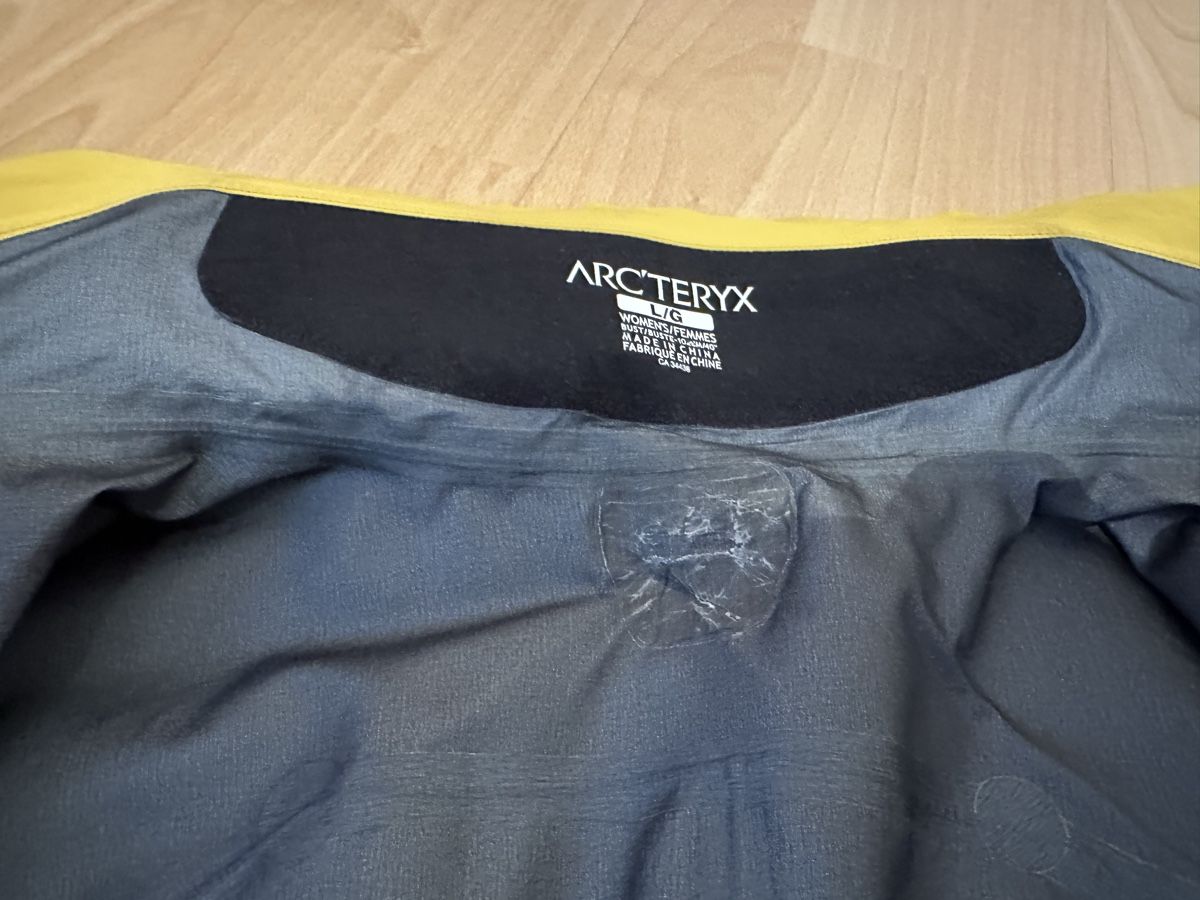 Arcteryx Giacche: Arcteryx Regenjacke gelb – Usato da Chur venduto da Sim7000 7