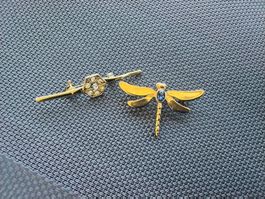 Broche libellule dorée et broche hexagonale strassée