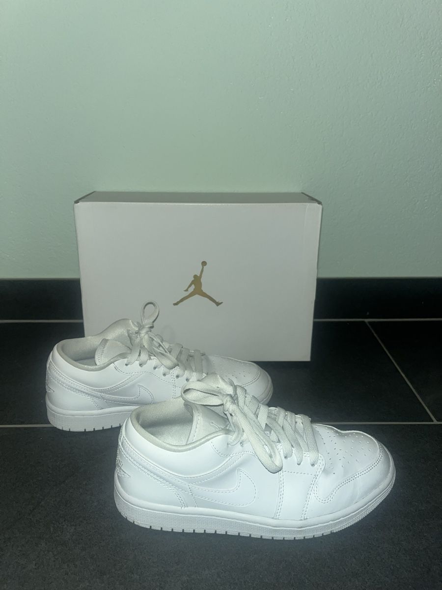 Jordan Herrenschuhe: Air Jordan 1 Low Triple White – Gebraucht aus Neftenbach von anisha_capone