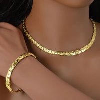 Zeitlos 18k vergoldet Schmuck-Set – Damen-Kette & Armreif