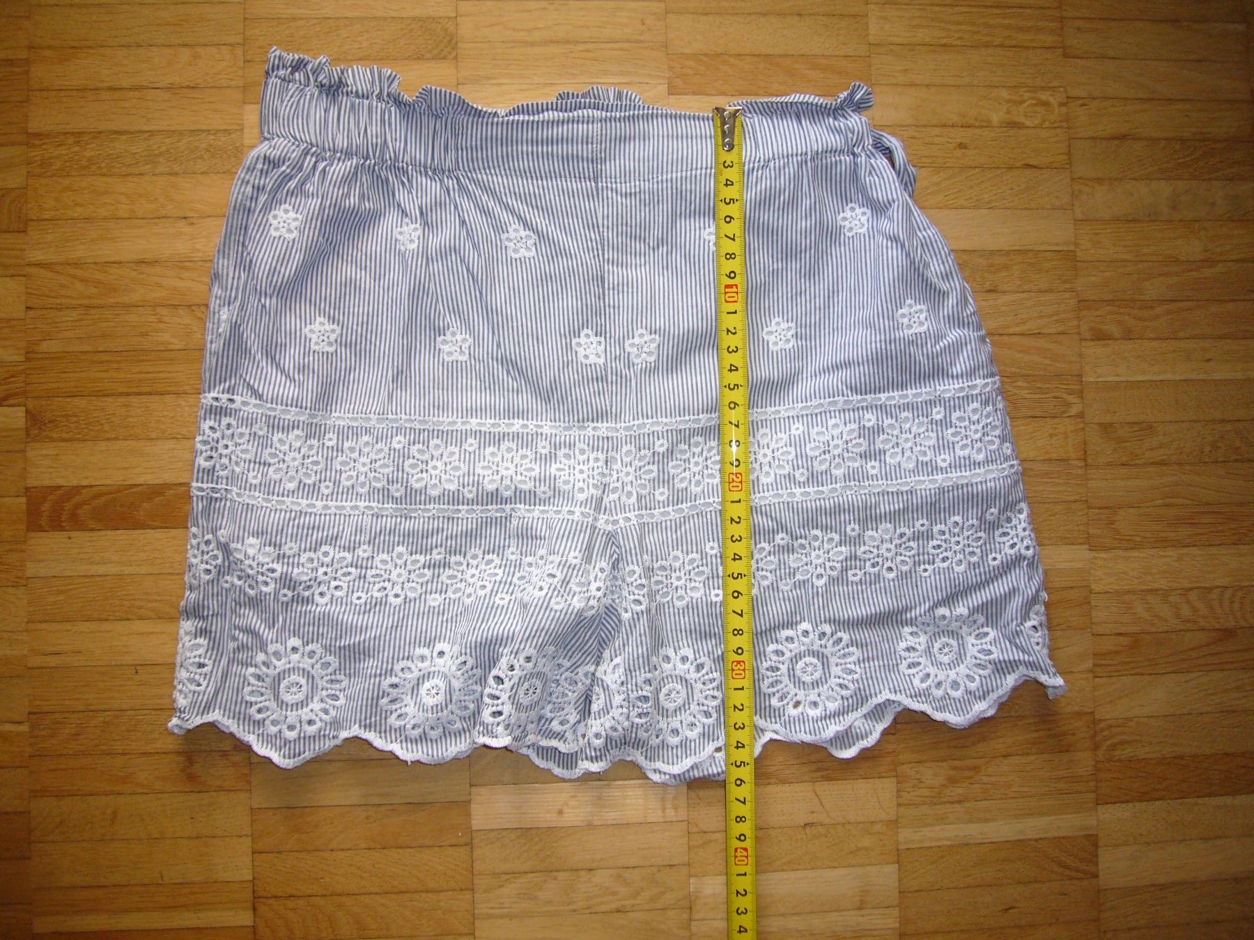 Hosen: Shorts, like Jupe, Gr.34, motivi – Gebraucht aus Uster von sanura01 5