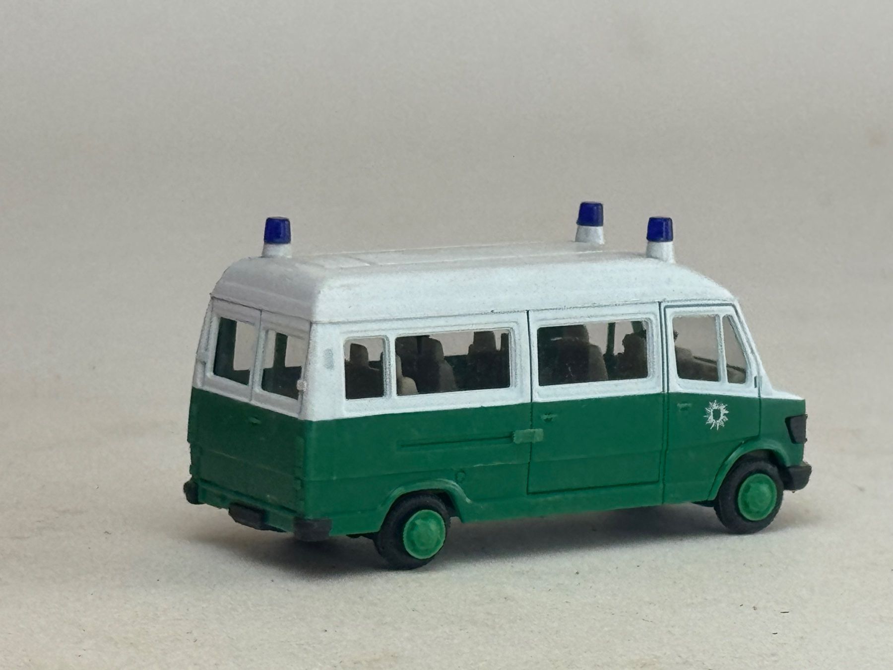 Herpa Modellini d'auto: VE1- Herpa Mercedes 207 D Polizei – Usato da Elm venduto da Wikmtz 1