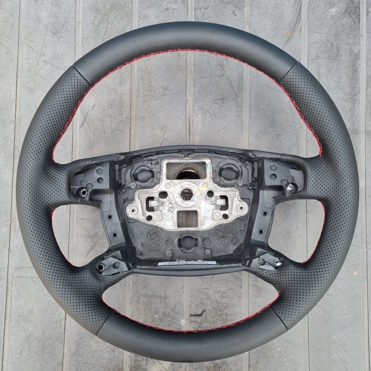 Ford Tutti pezzi di ricambio auto: NEU Lederlenkrad Ford SMax / Mondeo – Nuovo (secondo la descrizione) da Auw venduto da Neo_z2rq