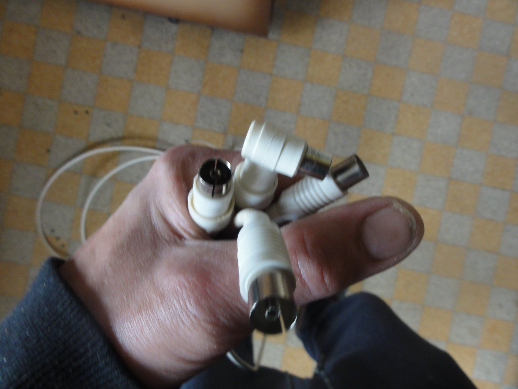 Cavi: 2 TV Tuner Antennenkabel mit Stecker 2 + 4 Meter – Usato da Walde AG venduto da Grmpft 1