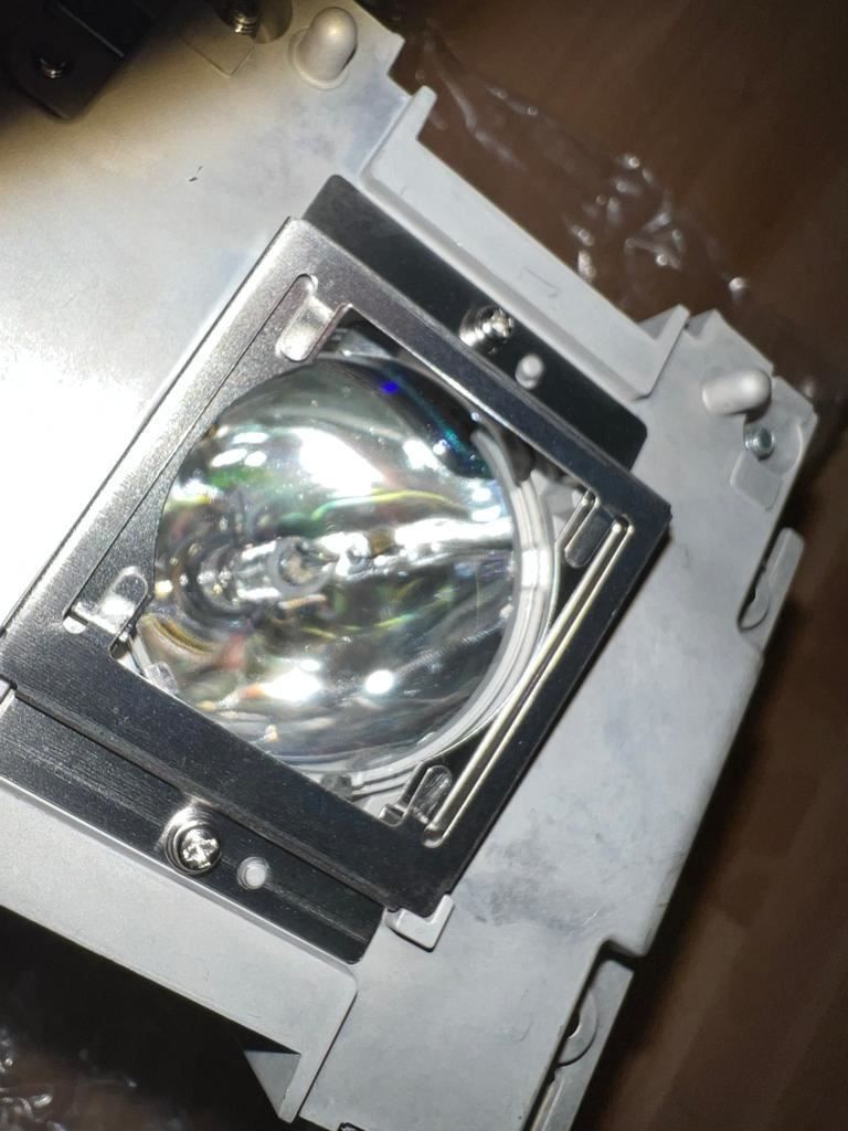 Proiettori: Beamer ersatz Lampe / L-VLT-XD8000LP – Usato da Maienfeld venduto da LehnerAkustikAG 2