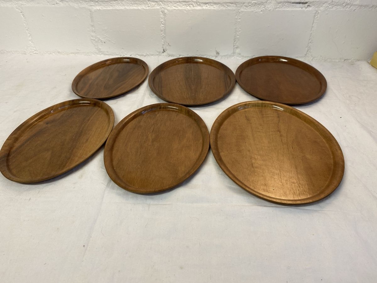 Servierplatten: 6 er Set Vintage Kunststofftabletts, Serviertabletts – Gebraucht aus sursee von trilli-tralli 2