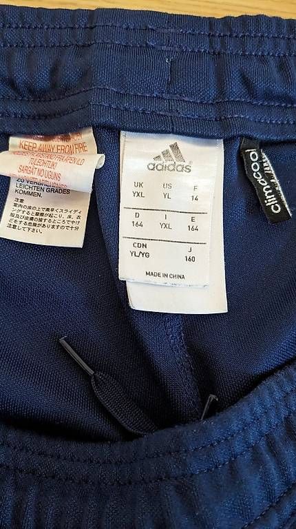 Pantalons: Adidas Trainerhosen – D'occasion à Basel par gje_wbp6 4