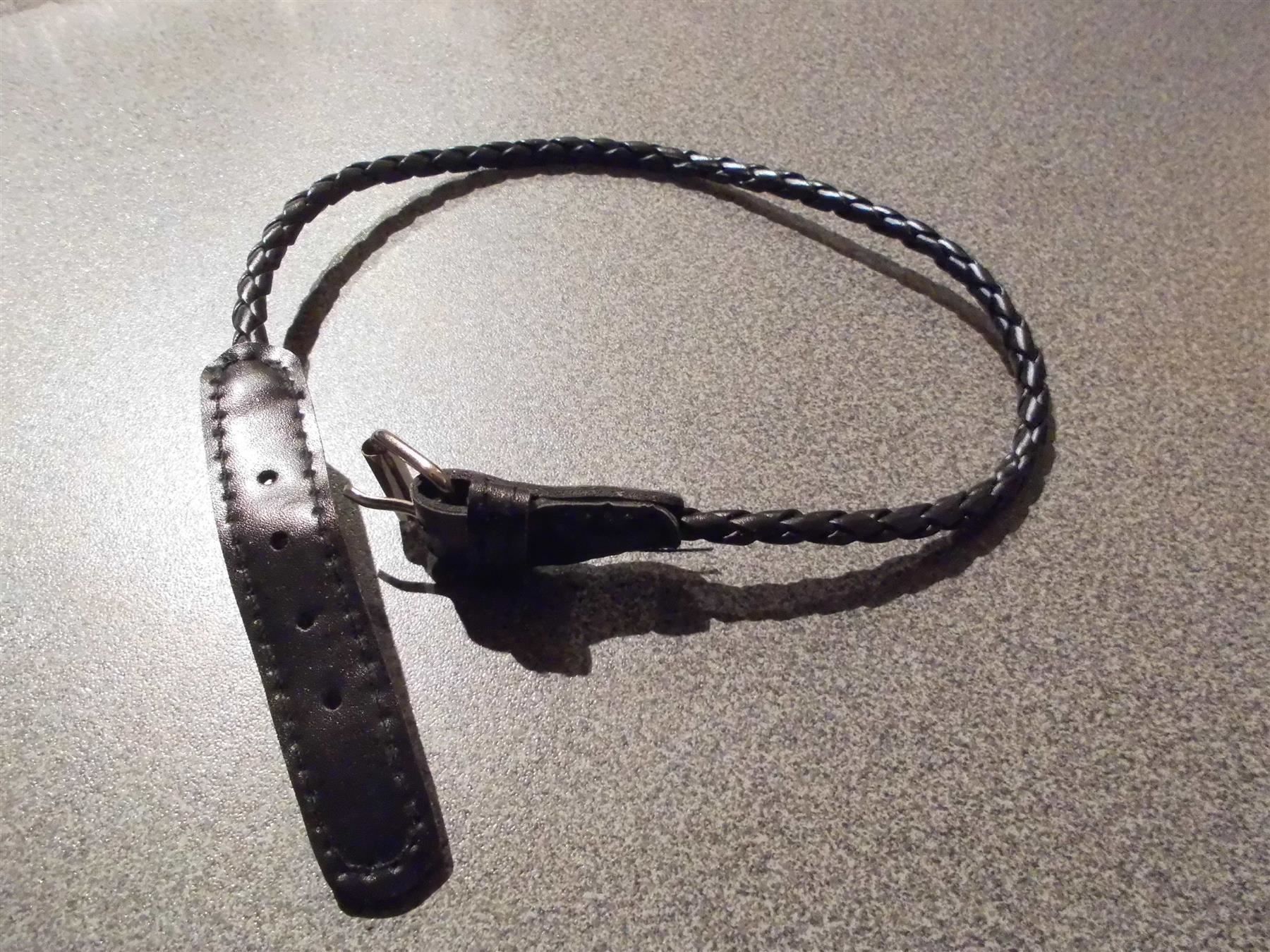 Bracciali & Braccialetti: Armband schwarz,  Kunstleder, geflochten – Nuovo e nell'imballaggio originale da Zürich venduto da abraxas1291