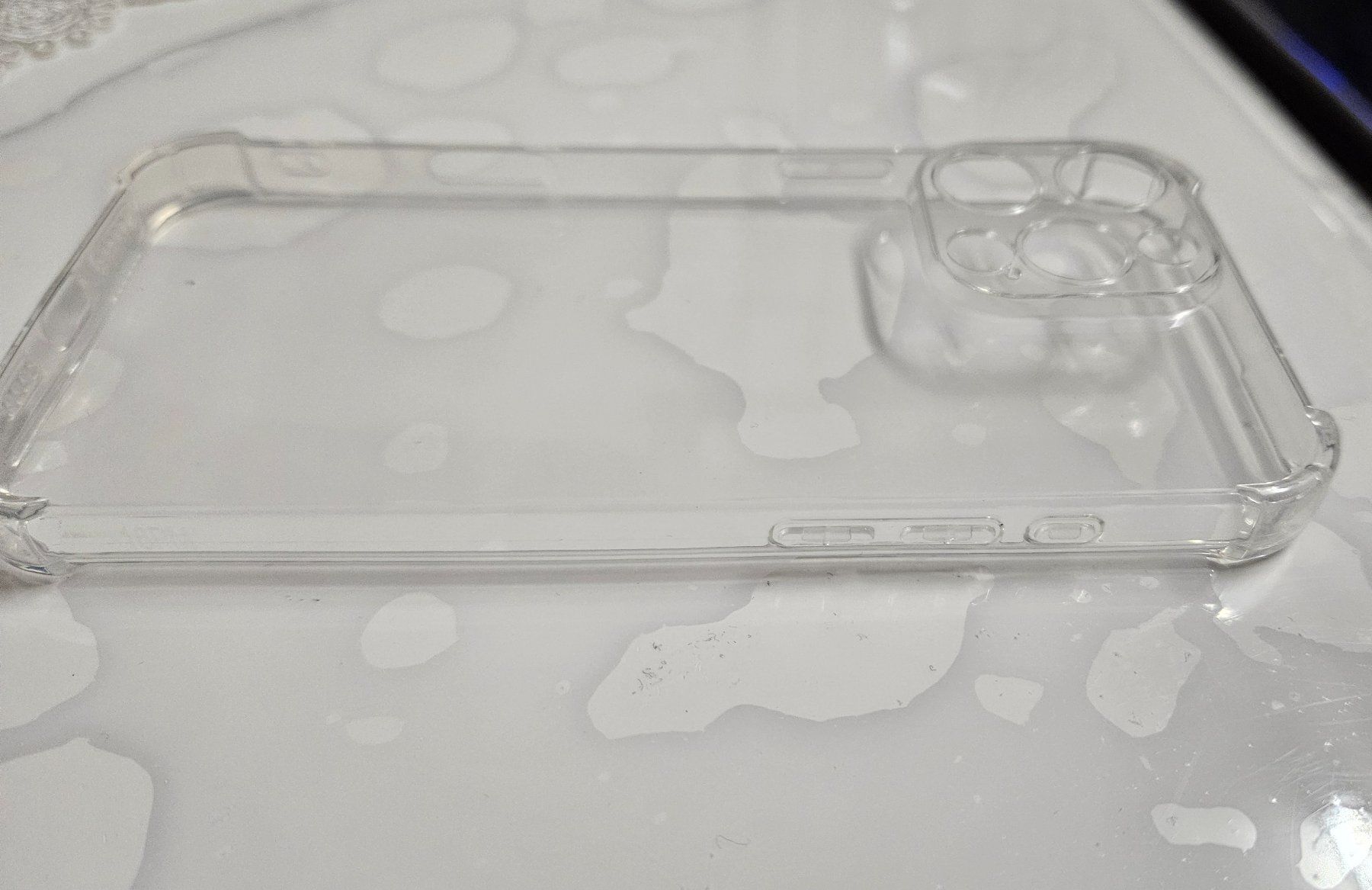 Apple Cover & Protezioni schermo: Iphone 16 Pro / Hülle aus Silikon - transparent – Nuovo e nell'imballaggio originale da Kreuzlingen venduto da RahMal 9