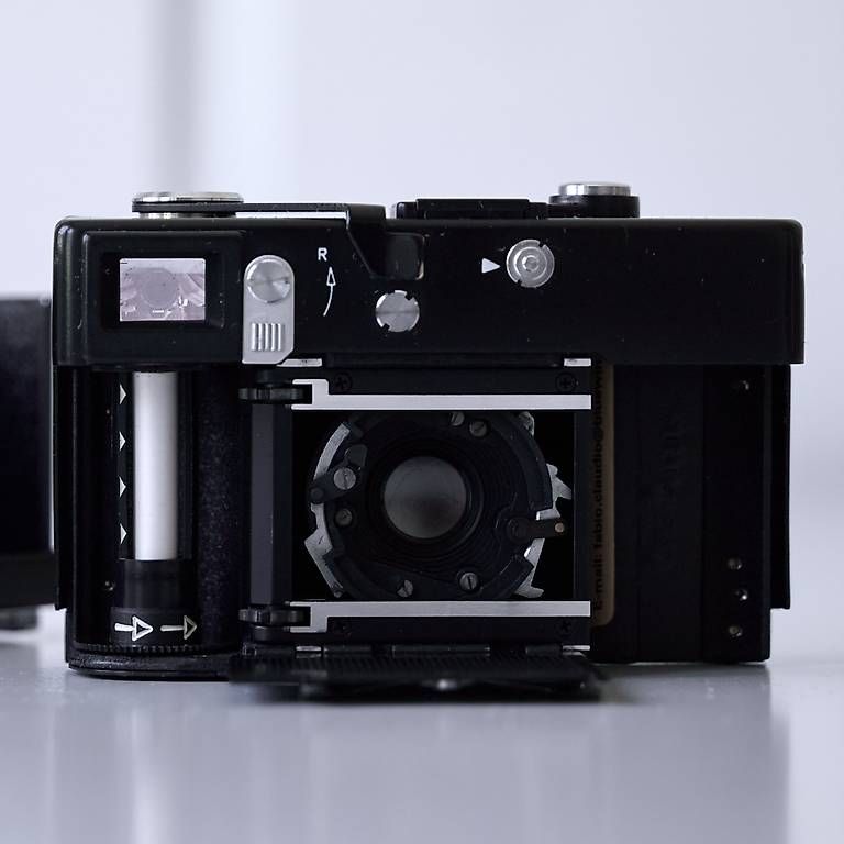 Rollei Fotocamera: Rollei 35 FE mit Blitz made in Singapore – Usato da Zürich venduto da johnpwalder 1