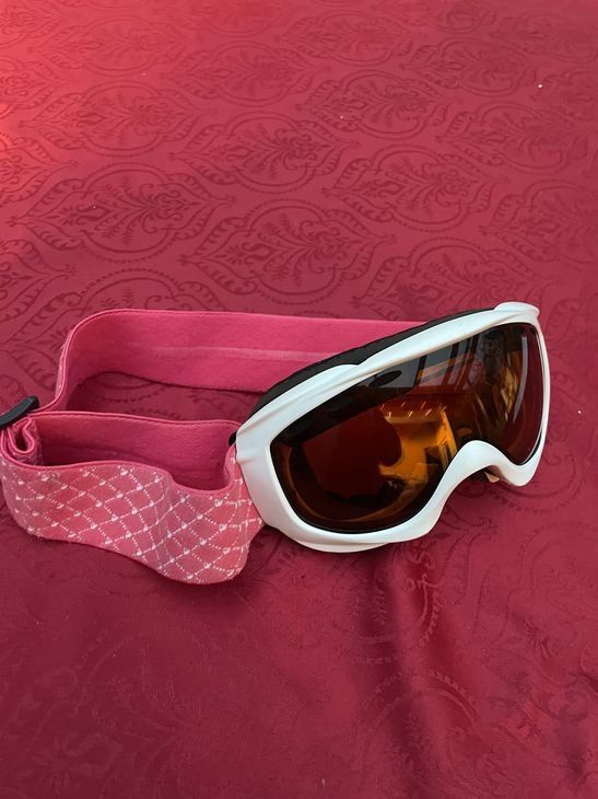 Brillen & Gläser: Mädchen Skibrille rosa 7-9 Jahre – Gebraucht aus Bergdietikon von antovale
