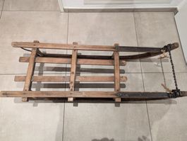 Massiver antiker Holzschlitten