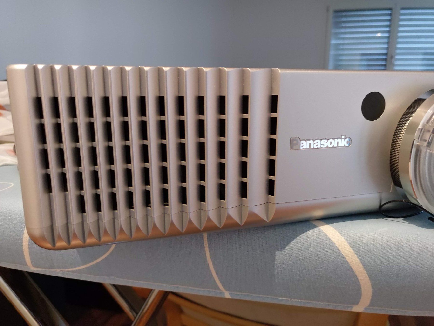 Panasonic Proiettori: Panasonic Projektor PT-AE700E – Difettoso da Horw venduto da terry_mcq 3