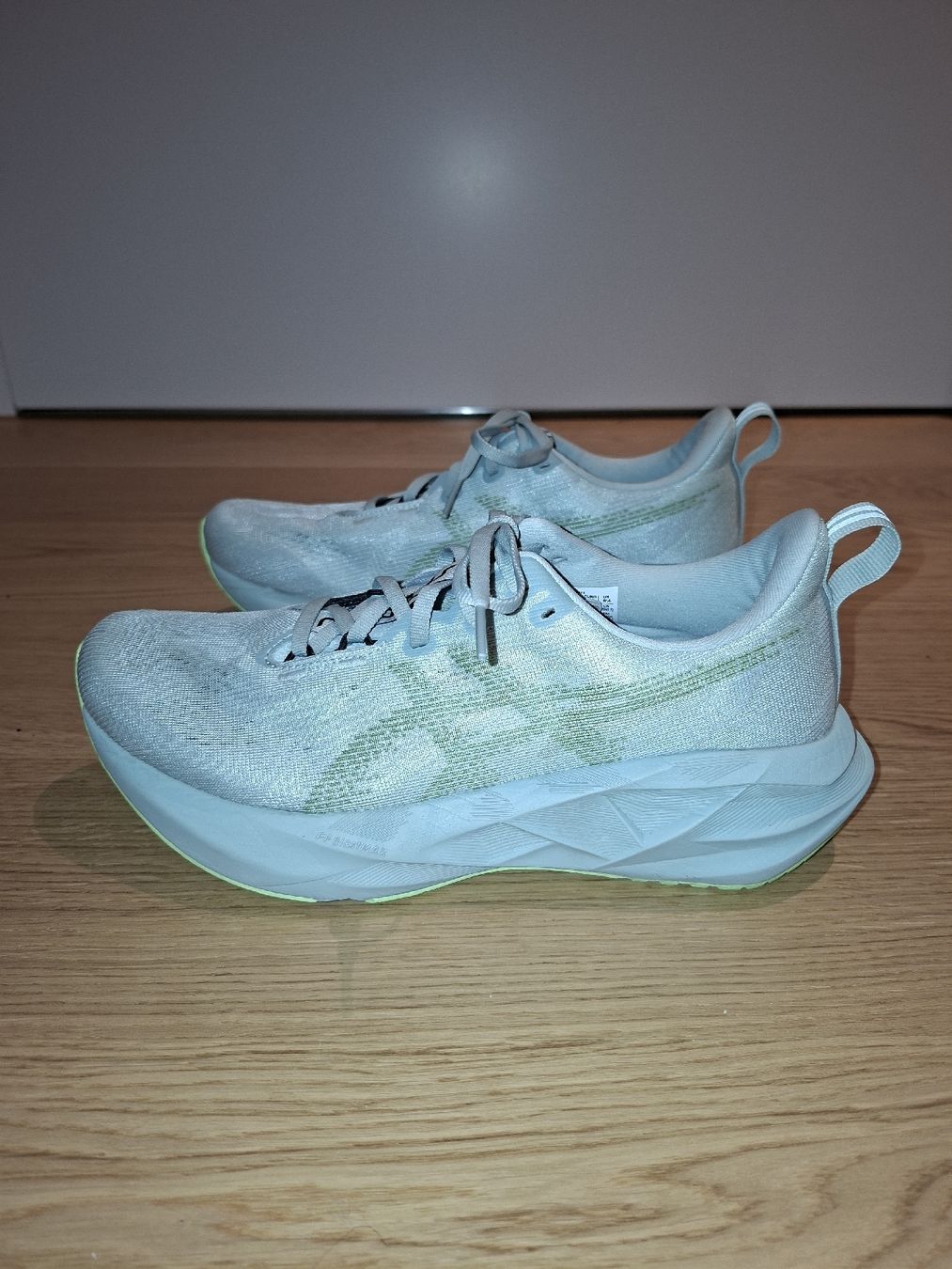 Asics Scarpe da uomo: Asics Novablast 5 - EUR 42 – Nuovo (secondo la descrizione) da Baar venduto da Janoli88 1