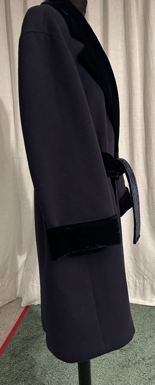 Cappotti: Eleganter GIANFRANCO FERRE Wintermantel mit Samt Gr. 40 – Nuovo (secondo la descrizione) da Niederglatt ZH venduto da adi_99tq 4
