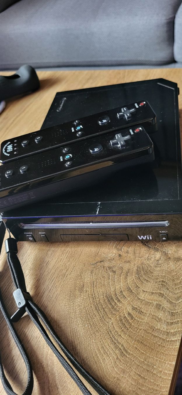 Nintendo Console: Console Wii + 2 jeux – Usato da Hérémence venduto da GregoireL
