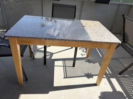 Tisch für drinnen und draussen