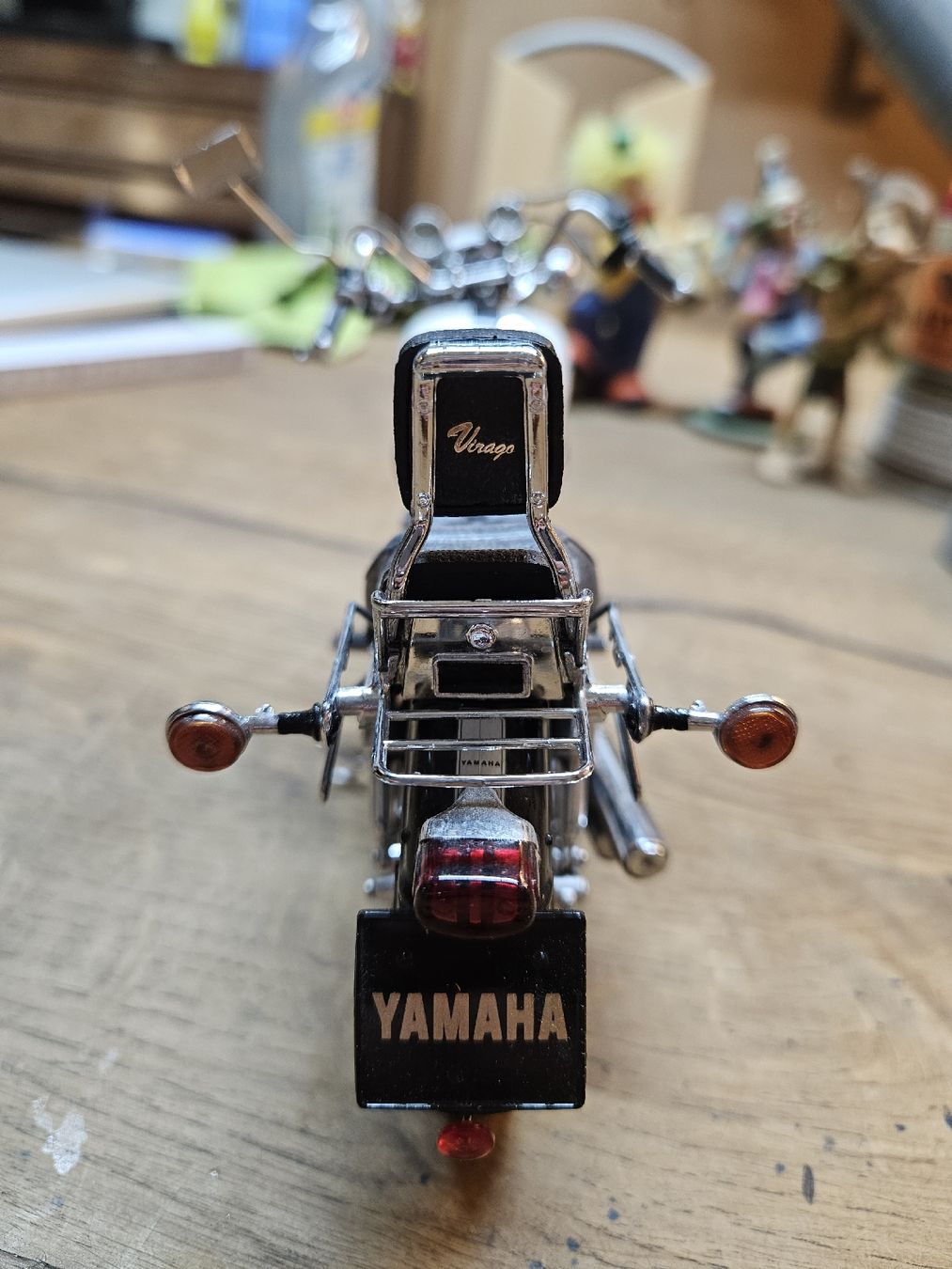 Kit di modellismo & Modellini statici: Yamaha Virago 1100 Modell detailliert (D) – Usato da Rorschach venduto da TimelessTrading 2