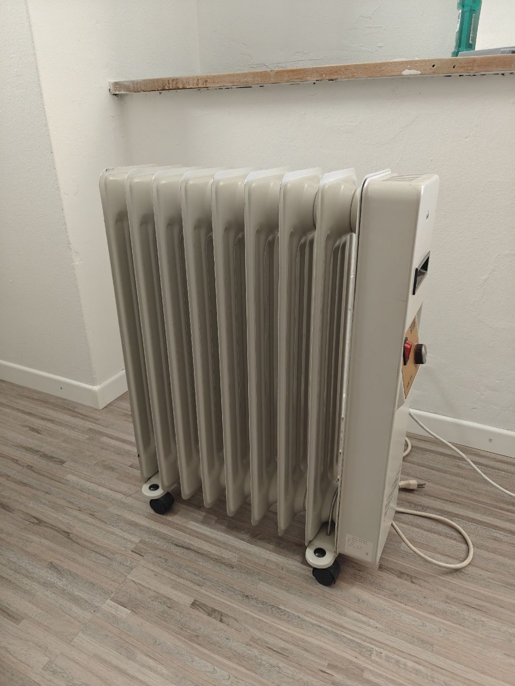 Radiatori: Heizkörper Satrap Mobi 1500, Radiator – Usato da Uster venduto da schuberto