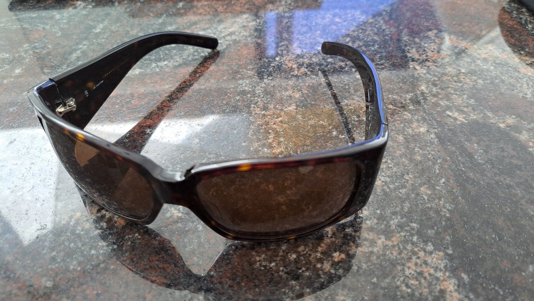 Calvin Klein Lunettes & Verres: Sonnenbrille Calvin Klein – Neuf (Voir description) à Pfäffikon ZH par Valsangiaccomo 4
