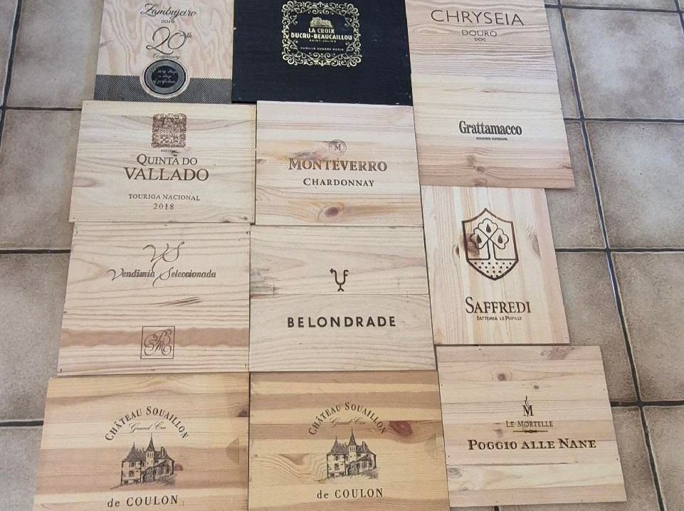 Articoli in legno: 12 Weinkistendeckel im SET – Usato da Nottwil venduto da echtMOMO 1