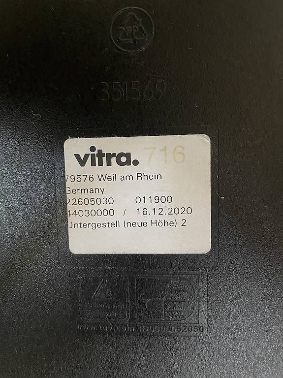 Vitra Sedie: Vitra - Eames Plastic Side Chair DSR schwarz – Usato da Staufen venduto da Anira05 1