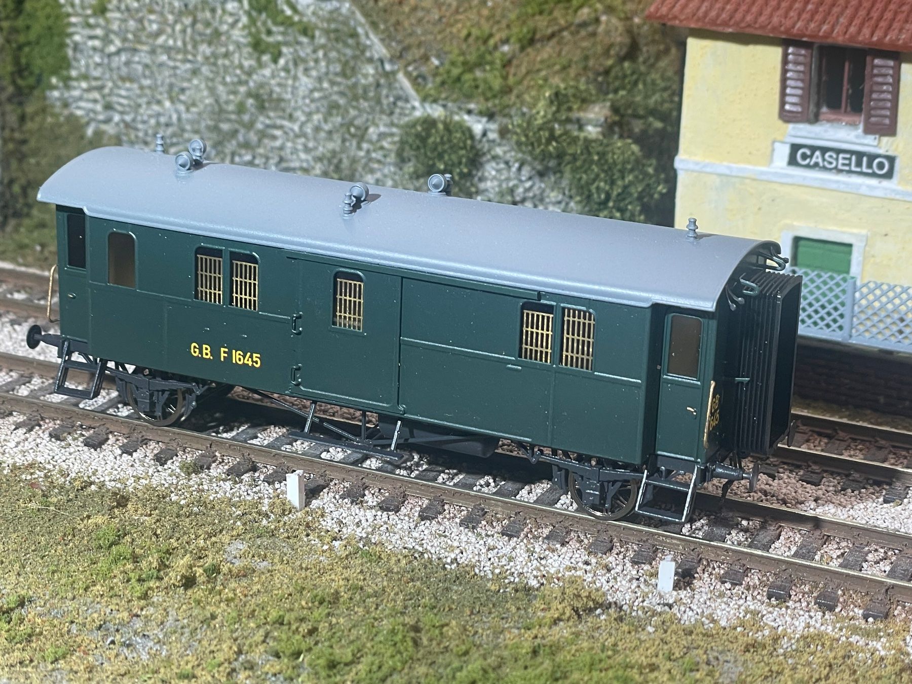Born Modellini di ferrovie: Born, GB Postwagen F 1645 – Nuovo (secondo la descrizione) da Krummenau venduto da ferrotech 1