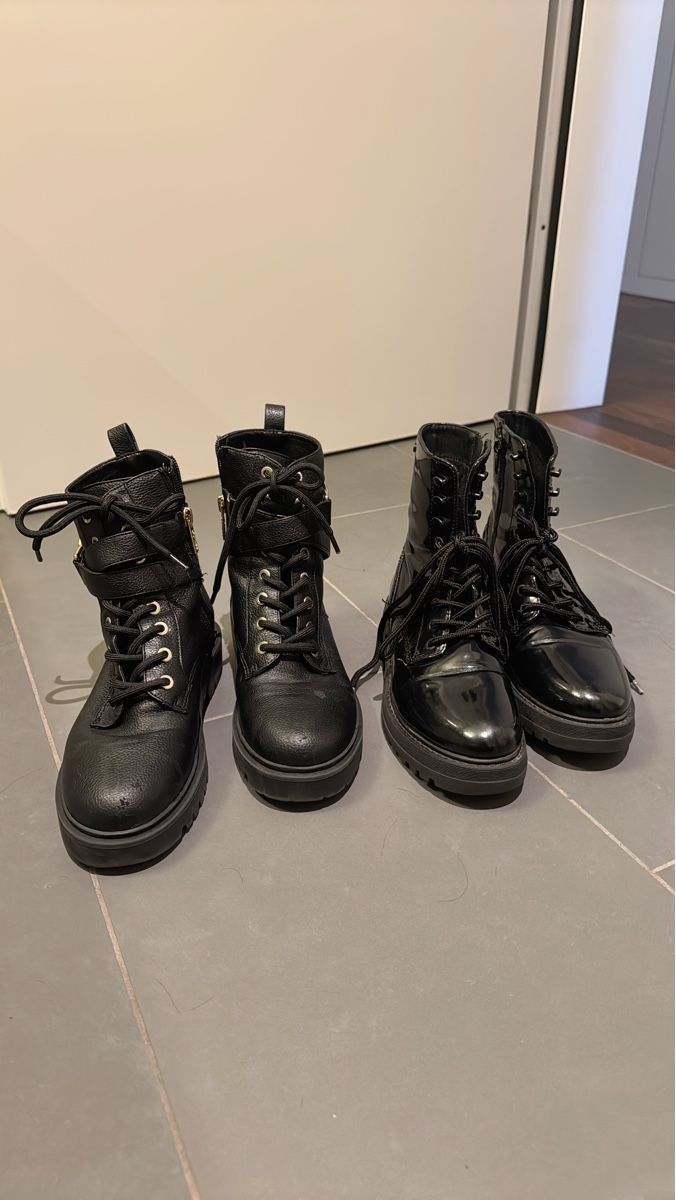 Scarpe da donna: Stylische schwarze Boots – Usato da Rudolfstetten venduto da Lisa.1989