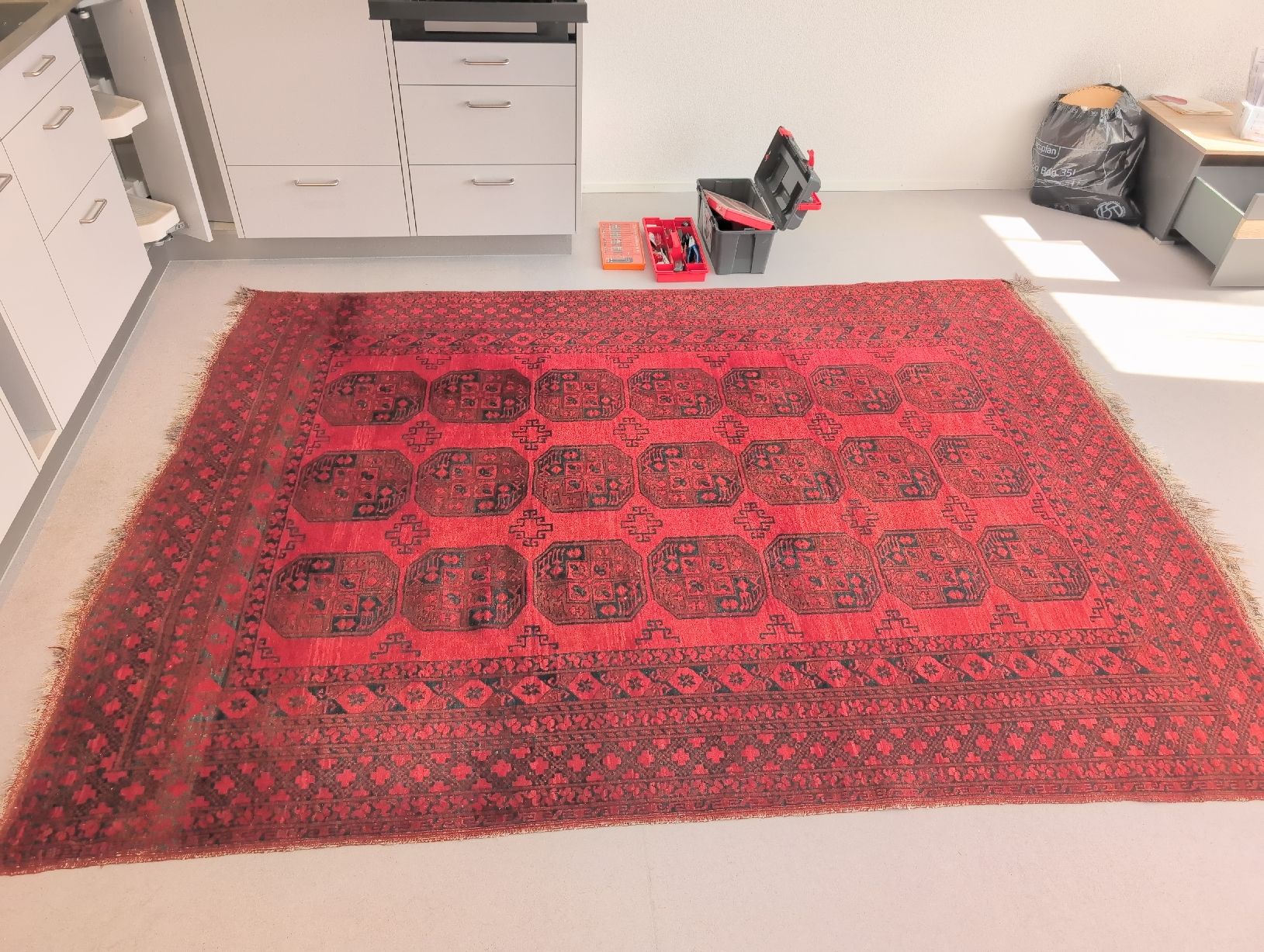 Tappeti: Orientteppich rot schwarz gemustert – Usato da Alt St. Johann venduto da Jst6