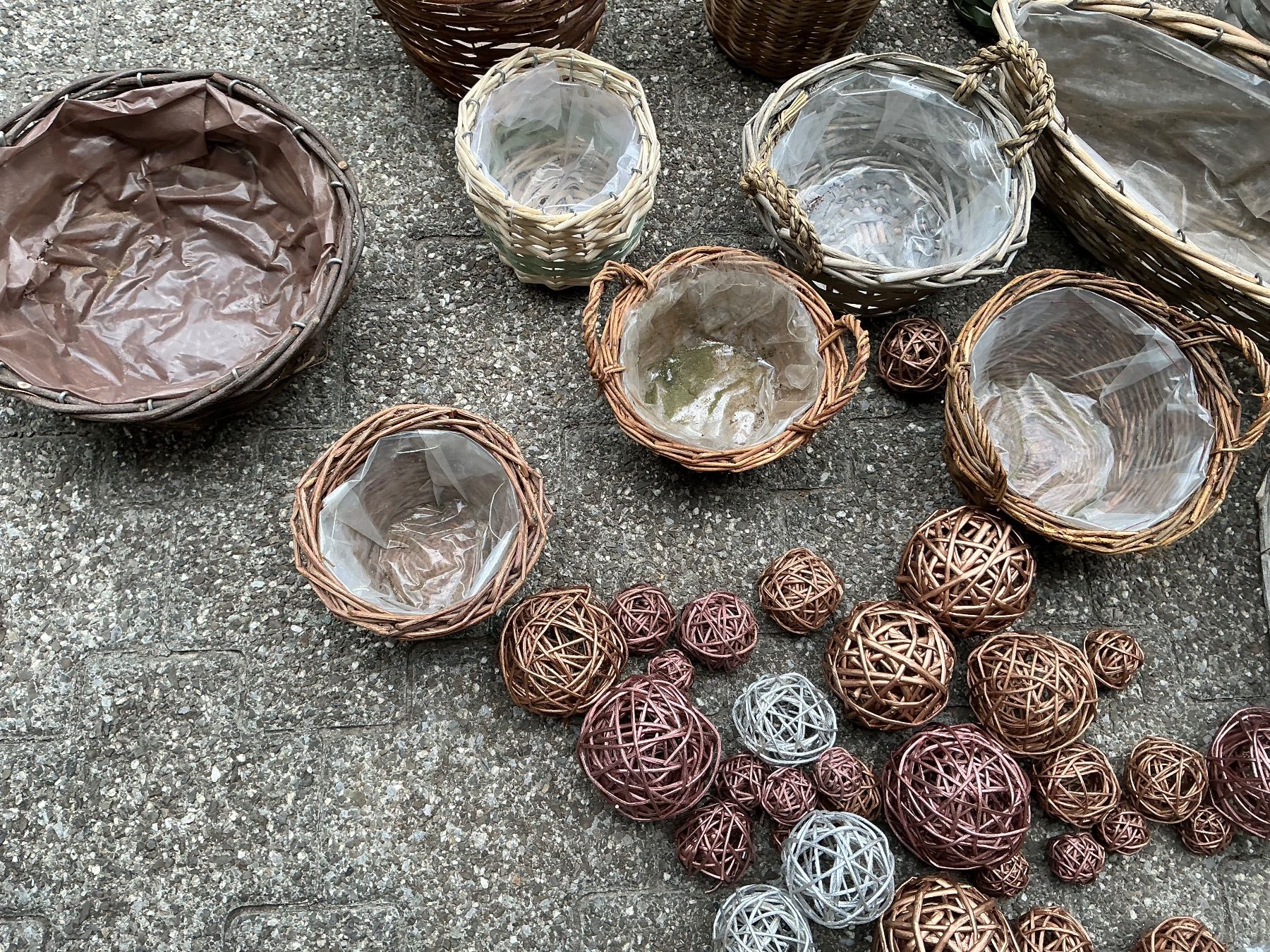 Tutte le decorazioni: Dekokörbe Set , verschiedene Grössen  mit Kugeln – Usato da Jona venduto da Jancy60 4