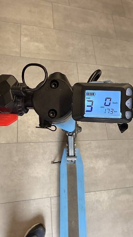 Scooters: E Scooter Classic 20 kmh – D'occasion à Bonaduz par A13_Automobile 2