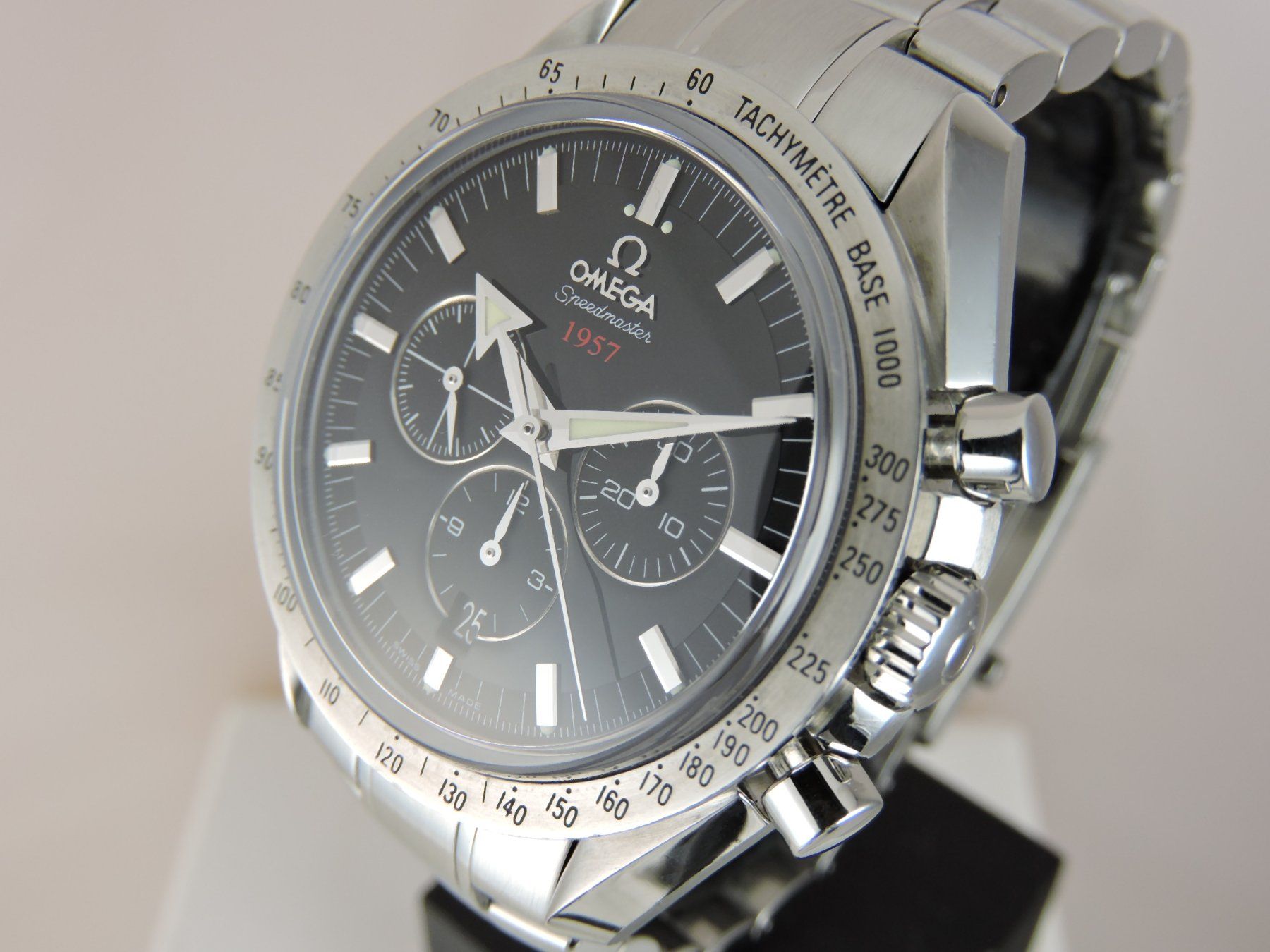 Omega Uhren: 2015 Omega Speedmaster Broad Arrow 1957 - Serviced, B&P – Gebraucht aus Bern von Vintage-Oyster 4