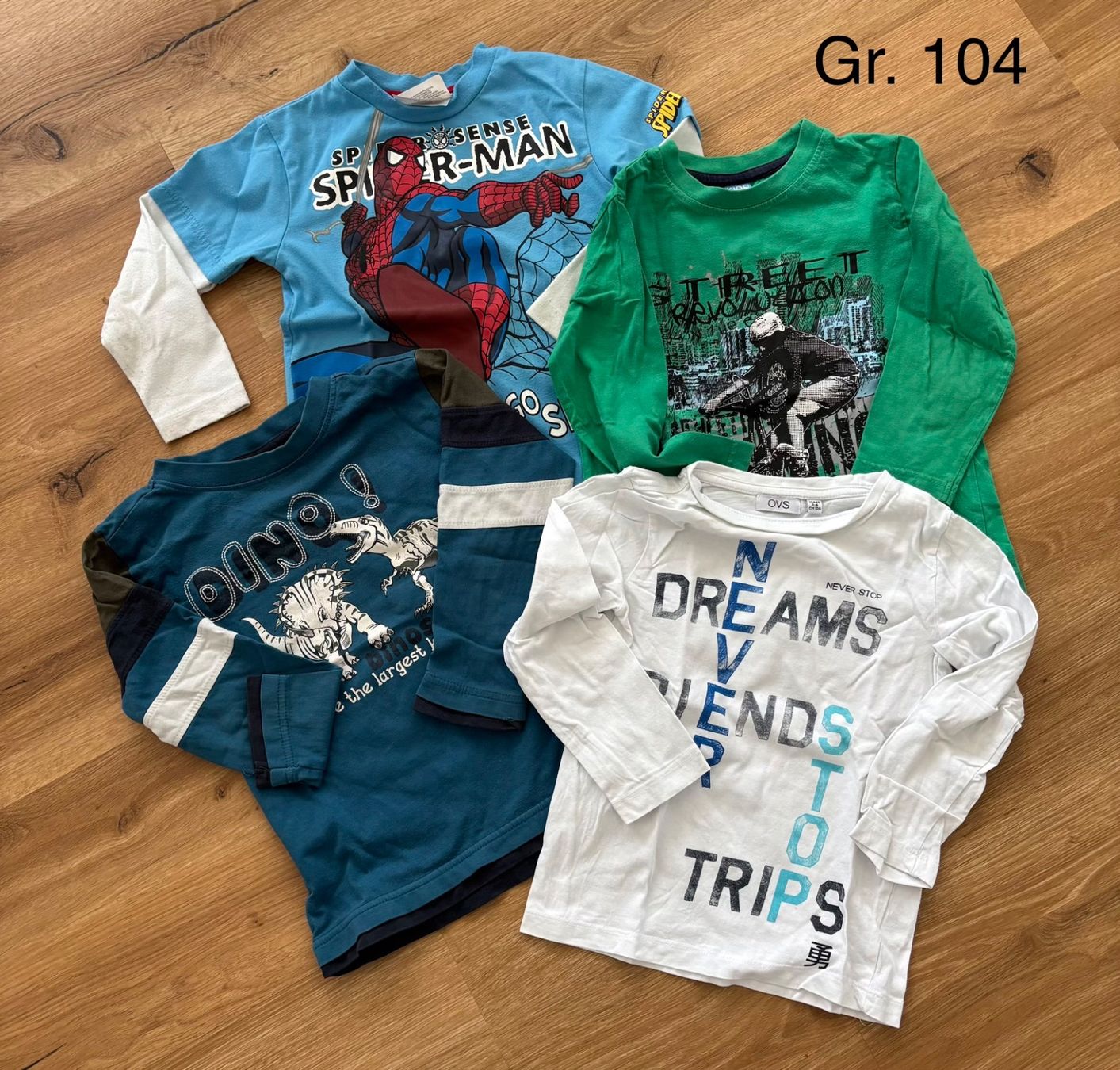 Kleiderpakete & -sets: Langarm-Shirts Gr. 104 – Gebraucht aus Oberiberg von mon_q7c2