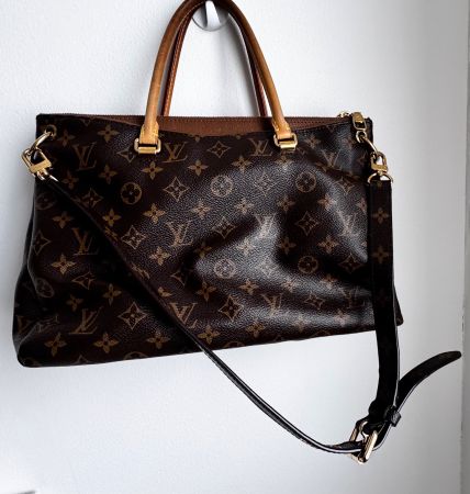 Louis Vuitton Pallas Handtasche