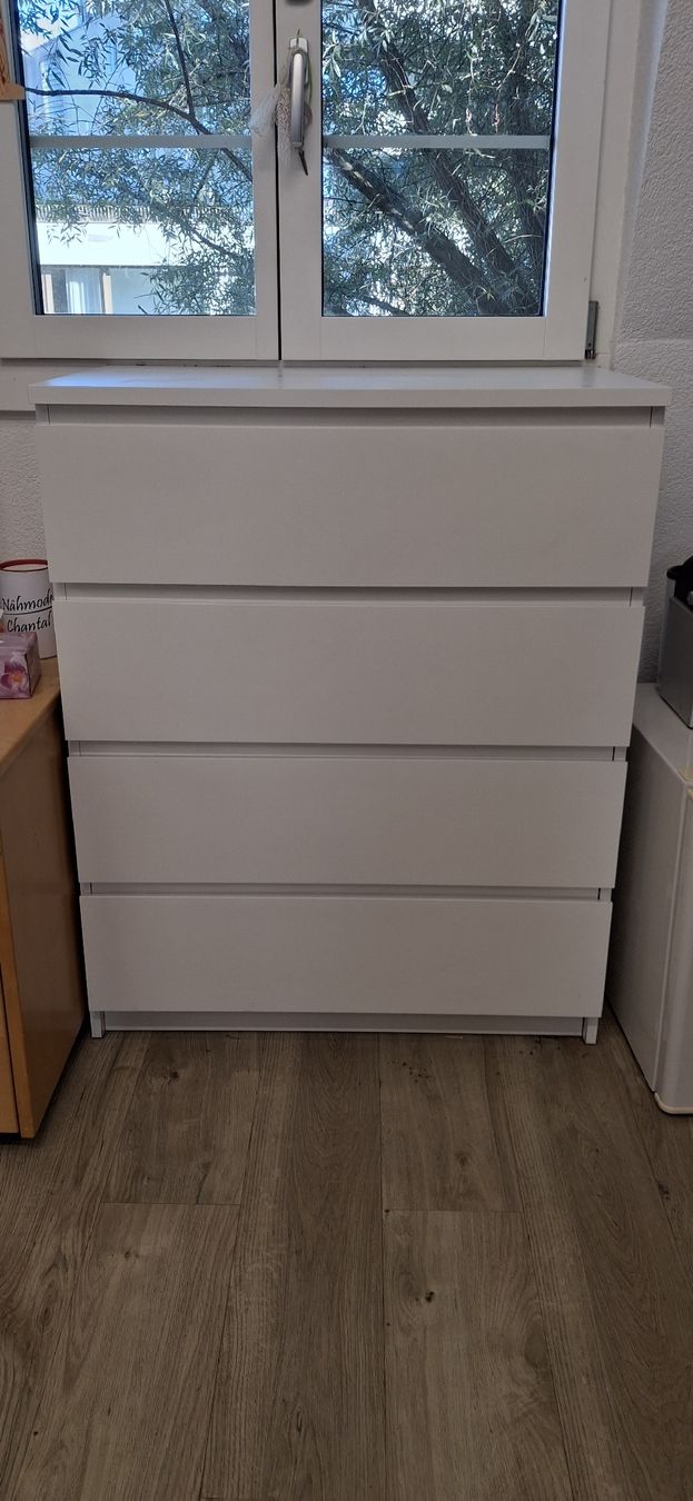 Cassettiere: IKEA Malm Kommode weiss 4 Schubladen – Usato da Laufen venduto da cha_lrr6